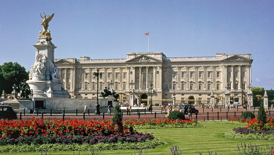 Buckingham Palace and Stonehenge Tour - Food and money: is $137.39 worth it?