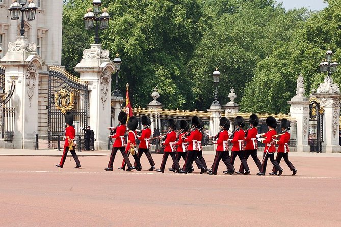 Buckingham Palace and Vintage Bus Tour of London - Victoria Coach Station to a Classic Routemaster Experience