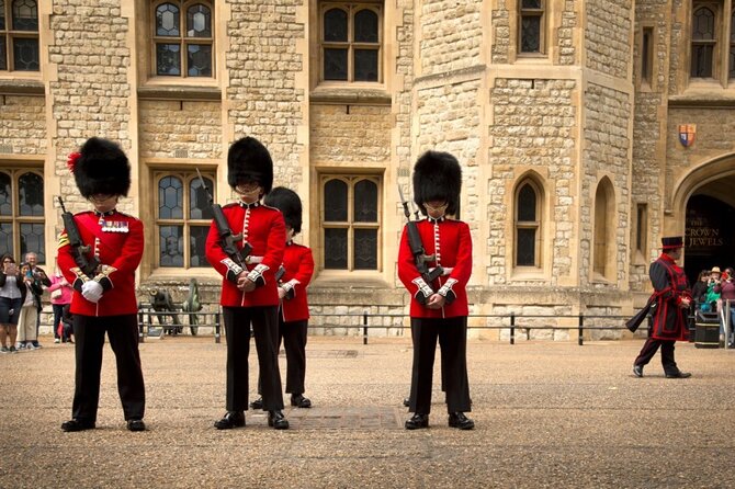 Buckingham Palace & Changing of the Guard Experience - Buckingham Palace and the Changing of the Guard: how to think about it