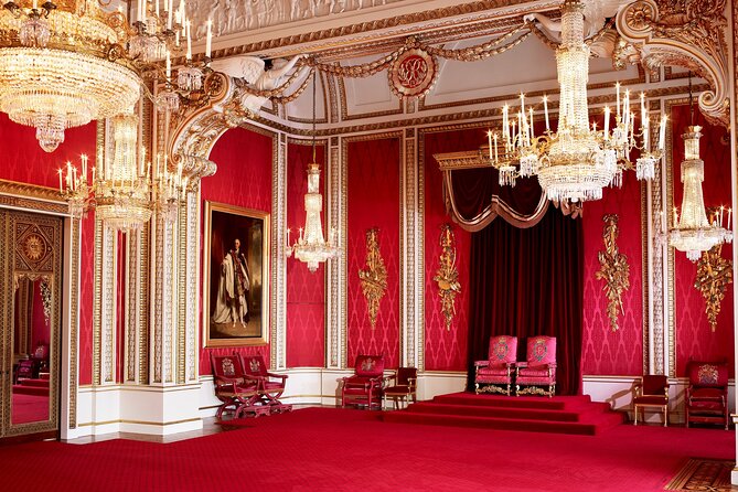 Buckingham Palace Entrance Ticket & British Royalty Guided Tour - Pace, crowds, and the photo rule that changes plans