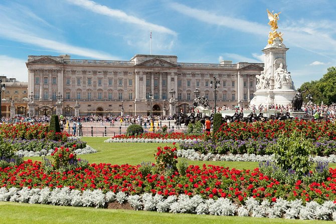 Buckingham Palace Entrance Ticket & Changing of the Guard Tour - Price and value of a $98.72 royal combo