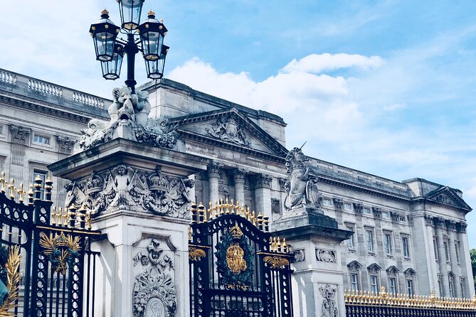 Buckingham Palace, St James Palace & Tea at Kensington Palace - The Mall and St James Palace area: what you can actually see