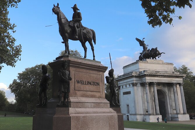 Buckingham Palace, St James Palace & Tea at Kensington Palace - Buckingham Palace surroundings: the site history you don’t expect