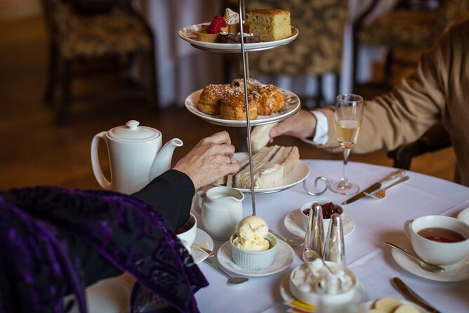Buckingham Palace, St James Palace & Tea at Kensington Palace - St James’s quarter: aristocrats, politics, and side-street London
