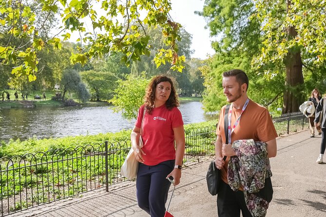 Buckingham Palace: Walking Tour with Entry & Audio Guide - Weather, the meeting point, and the one thing you must not ignore