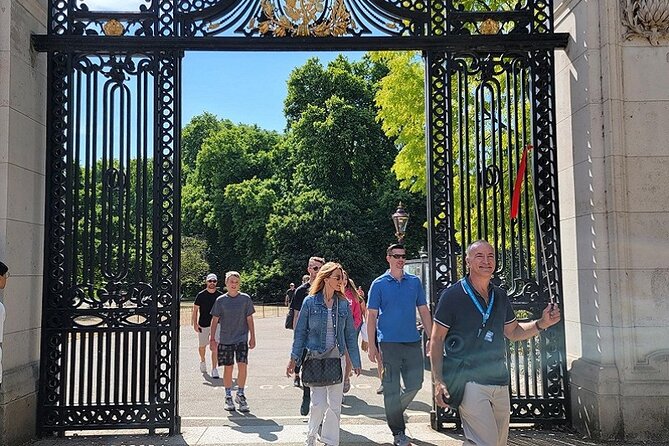 Buckingham Palace: Walking Tour with Entry & Audio Guide - Who this Buckingham Palace walking tour suits best