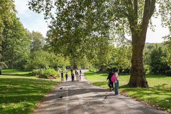 Buckingham Palace: Walking Tour with Entry & Audio Guide - Buckingham Palace entry: getting in fast without needing a guide inside