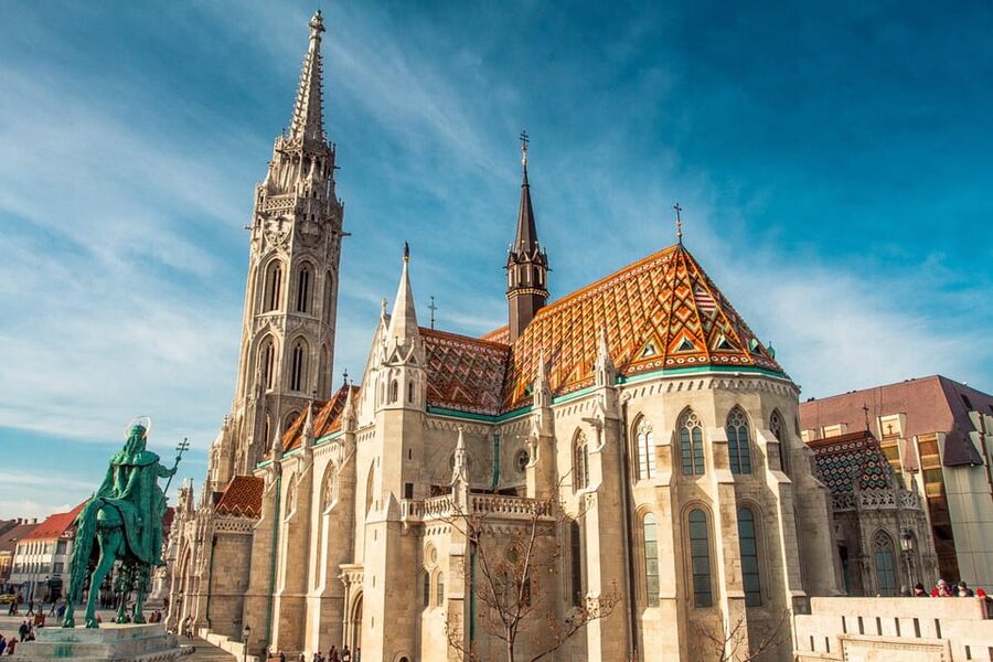 Buda Castle Walking Tour: Fishermans Bastion - Royal Palace - Matthias Church and the Ruszwurm Confectionery break: art plus a real pause