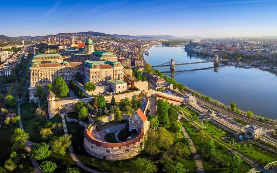 Budapest: 3-hour City Tour with Castle Walk + 1-hour Cruise - Land-and-river value: Budapest in 4 focused hours
