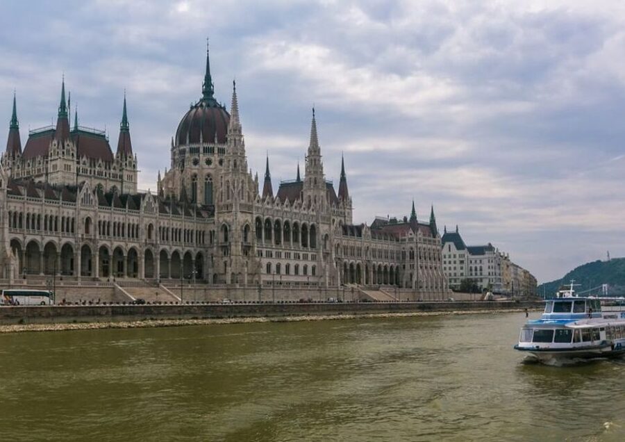 Budapest: 3-hour City Tour with Castle Walk + 1-hour Cruise - Should you book this Budapest bus + Danube cruise?