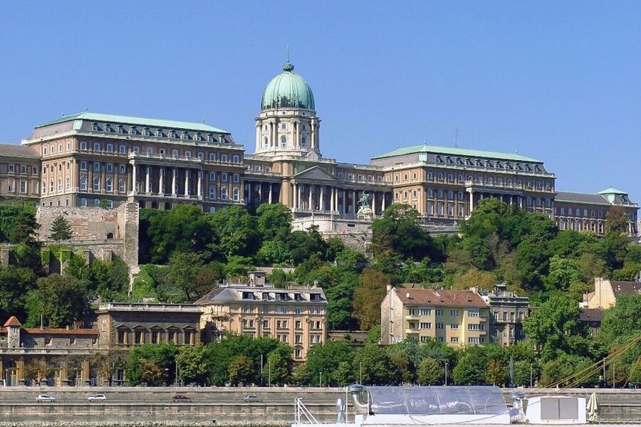 Budapest: 3-Hour Grand City Tour and Castle Walk - Parliament, Danube Crossings, and Gellért Hill Photo Views
