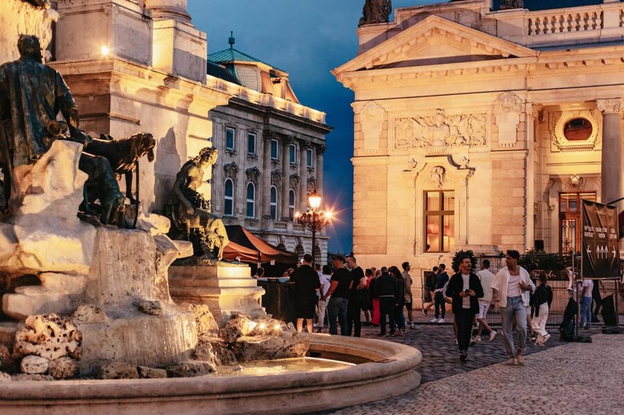 Budapest: Buda Castle District Vampires and Myths Night Tour - The uphill walk: what your legs should expect