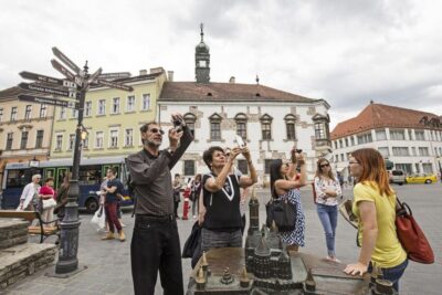 Budapest: Castle District Walk with Matthias Church Entry - Starting at Szentháromság-szobor: Get Your Bearings Fast