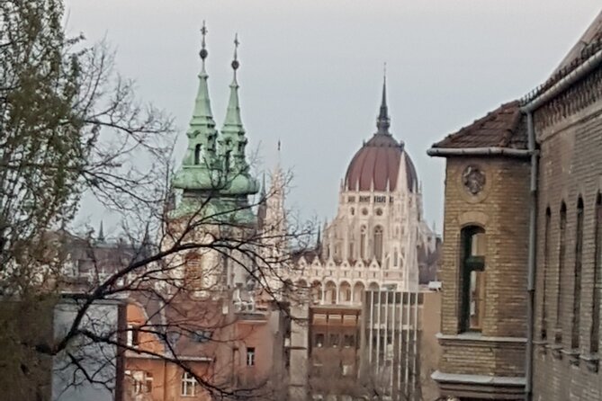 Budapest Castle District Walking Tour - Stop 4: The Medieval Jewish Prayer House and the Baroque neighborhood feel