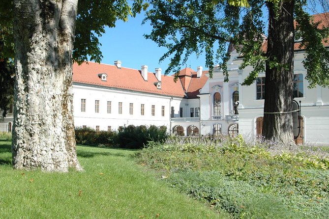 Budapest Gödöllő Palace Royal ‘Sisi’ Residence Half-Day Tour - Group size, seating, and comfort during the two-hour palace tour