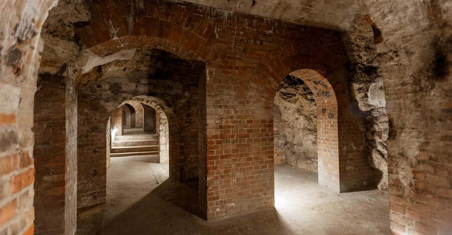 Budapest: The WWII Siege of Buda Castle & Bomb Shelter Tour - Starting at De la Motte–B.-Palace: get your bearings fast