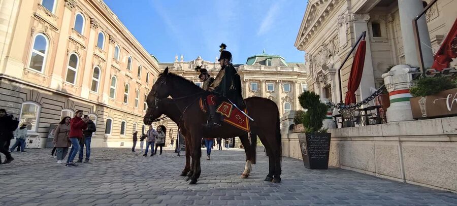 Budapest: Walking Tour in the Buda Castle District - Stop-by-stop: the route from Mary Magdalene Tower to Matthias Church