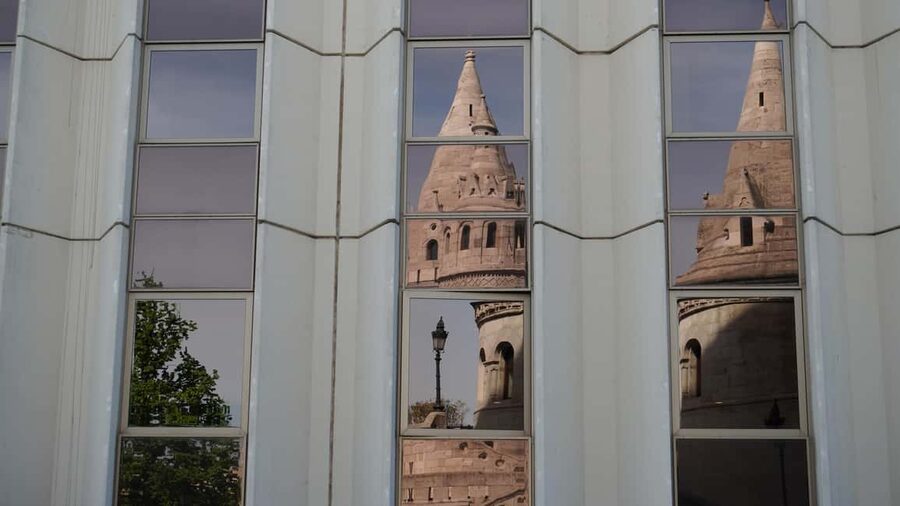Budapest: Walking Tour in the Buda Castle District - Fisherman’s Bastion viewpoints: where the city opens up