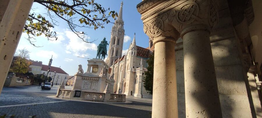 Budapest: Walking Tour in the Buda Castle District - Meeting at Vienna Gate: your starting line in the Castle District
