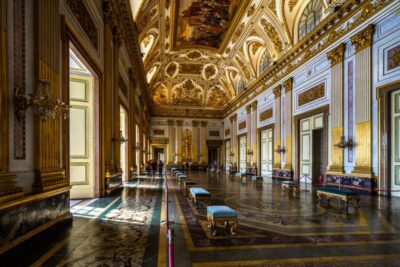 Campania: Royal Palace of Caserta Guided Private Tour - The Entry Moment: Finding Your Guide and Getting In Fast