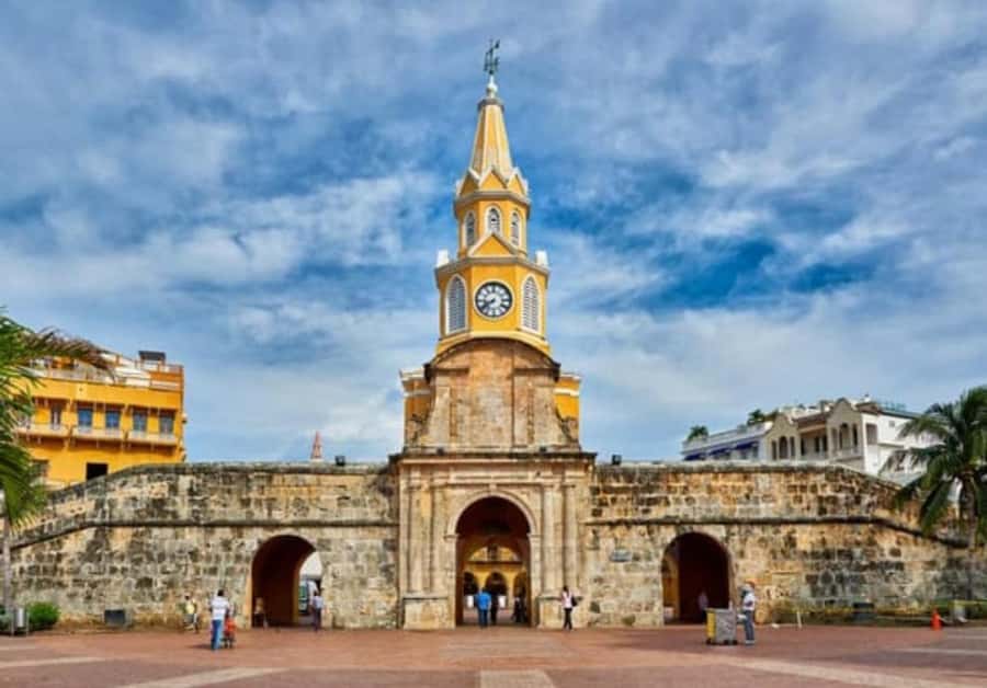 Cartagena: BILINGUAL CITYTOUR + SAN FELIPE CASTLE & Old city - Chiva Bus Pickup and Timing in Cartagena’s Main Areas