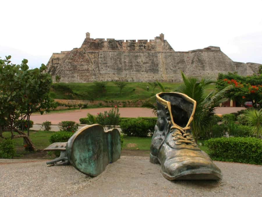 Cartagena: BILINGUAL CITYTOUR + SAN FELIPE CASTLE & Old city - India Catalina, Zapatos Viejos, and the “Letras” Photo Circuit