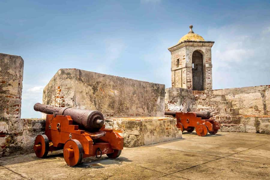Cartagena: BILINGUAL CITYTOUR + SAN FELIPE CASTLE & Old city - Getting Inside San Felipe de Barajas (Entrance + a Real Guide)