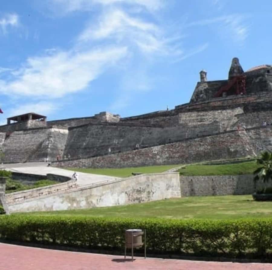 Cartagena: Panoramic City Tour, Monuments, Walls, Castle - Cartagena in Four Hours: Chiva Views + Old Town Walking