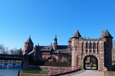 Castle De Haar Small-Group Tour from Amsterdam - The 10:15 van pickup at De Ruijterkade 151 (and how to avoid confusion)