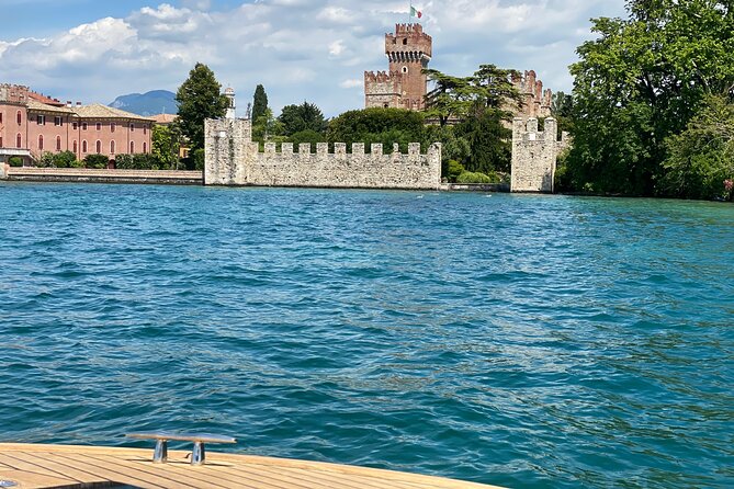 Castles boat tour with Bardolino wine tasting and nibbles - Lazise’s Scaligero castle: the main landmark moment