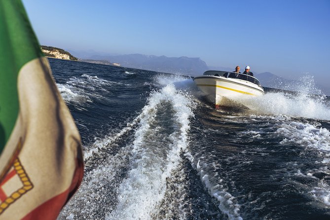 Castles boat tour with Bardolino wine tasting and nibbles - Bardolino wine tasting and nibbles: what one hour buys you