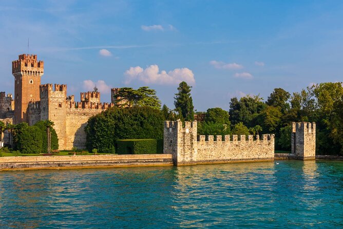 Castles boat tour with Bardolino wine tasting and nibbles - Food and drink reality check: wine, nibbles, and what you can’t customize