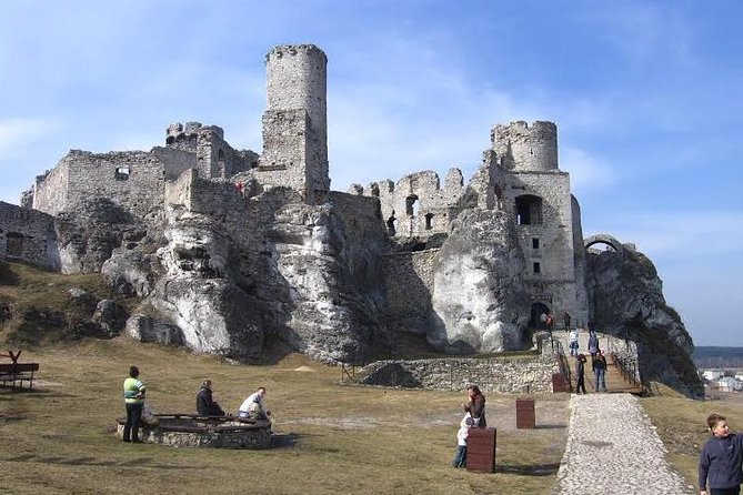 Castles Tour by The Eagles' Nests Trail, day tour from Krakow - Pieskowa Skała: courtyard time and the observation tower