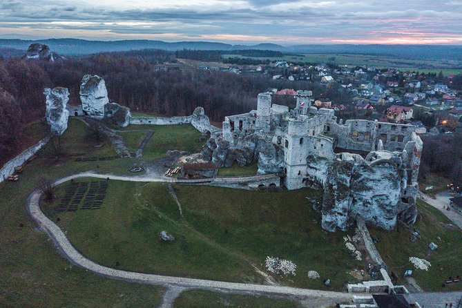 Castles Tour by The Eagles' Nests Trail, day tour from Krakow - Mirów ruins and Bobolice Castle: last stretch with a more restored feel