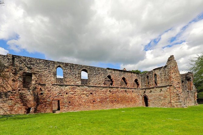 Cawdor Castle, Inverness, Culloden, Outlander and Loch Ness Tour - Guides and Pace: Why the Day Feels Better Than You’d Expect