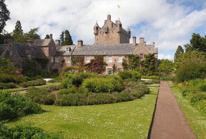 Cawdor Castle, Standing Stones, Culloden and Loch Ness - Key Highlights