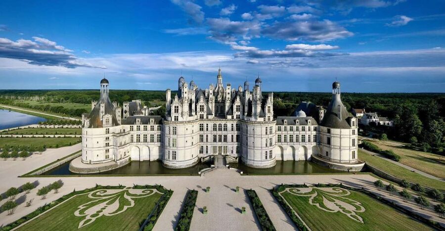 Chambord: Entry Ticket to the Castle - Temporary exhibitions: a bonus that keeps the visit from feeling repetitive