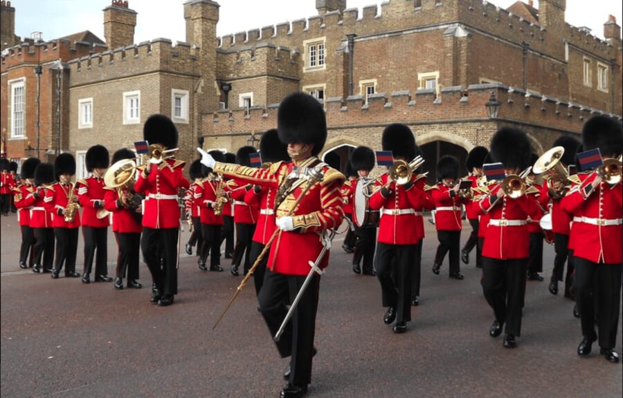 Changing of the Guard at Buckingham Palace - Key things that make this tour worth your time