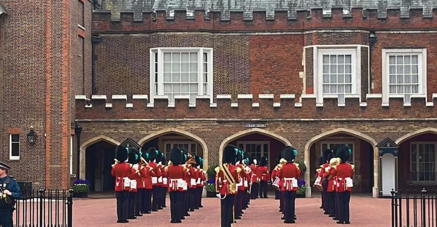Changing of the Guard at Buckingham Palace - Photography tips you can use immediately