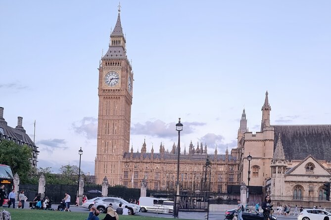 Changing of the Guard & Buckingham Palace Guided Tour Small Group - Price and Value: What $20.72 Buys You in Westminster