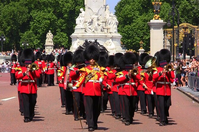 Changing of the Guard & Buckingham Palace Guided Tour Small Group - The Real Secret: Watching the Guards in Motion