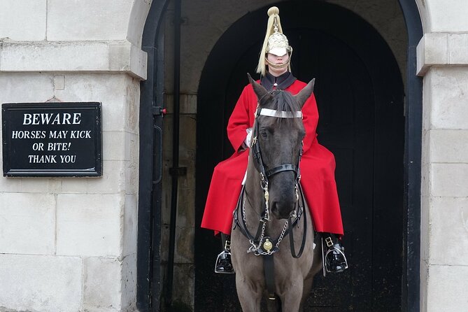 Changing of the Guard & Buckingham Palace Guided Tour Small Group - Practical Tips That Make the Tour More Comfortable