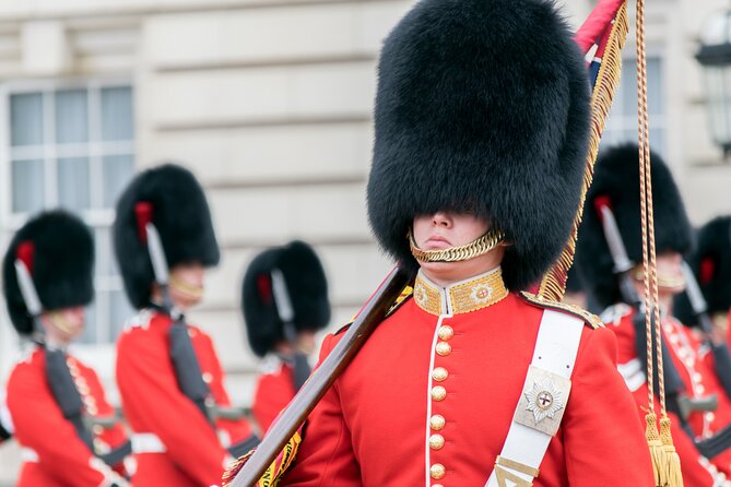 Changing of the Guard Guided Tour at Buckingham Palace - Guides With Stories: What Makes the Commentary Worth Paying For