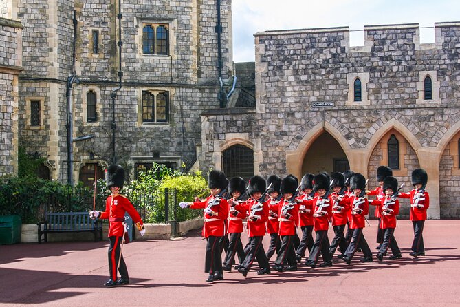 Changing of the Guard Guided Tour at Buckingham Palace - What If the Ceremony Changes or Weather Hits Hard?