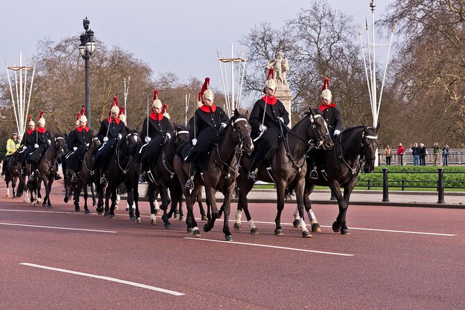 Changing of the Guard Guided Tour at Buckingham Palace - Where the Tour Ends: Your Best Use of Time Outside Buckingham Palace