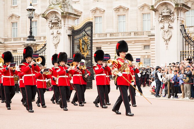 Changing of the Guard Guided Tour at Buckingham Palace - Stop 1: Getting the Best Views During the Actual Guard Move