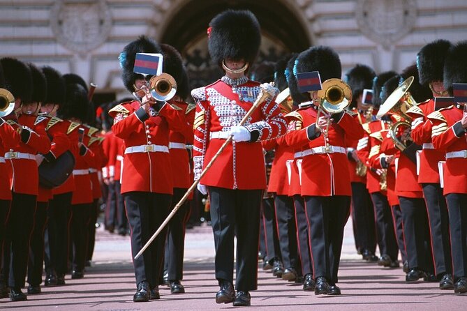 Changing of the Guard Walking Tour in London at Buckingham Palace - Where you stand for the ceremony (and why that’s the whole point)
