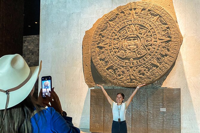 Chapultepec Castle & Anthropology Museum Tour - Museo Nacional de Antropología: how the guide helps inside a giant museum