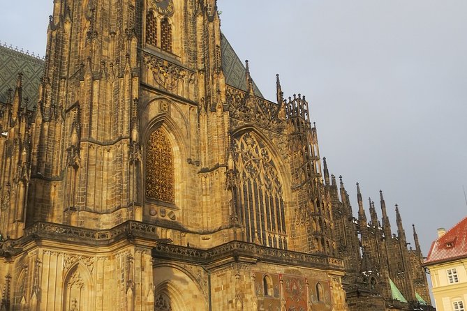 Charles Bridge and Prague Castle Walking Tour - Meeting point and timing: how to avoid first-day stress