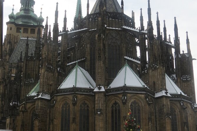 Charles Bridge and Prague Castle Walking Tour - Brief logistics that can affect your day